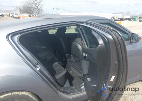 2013 Hyundai Veloster Base W/Black z USA, uszkodzony, nr VIN KMHTC6AD9DU118812